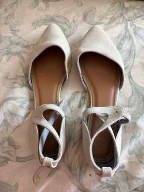 GAP Women's Light Beige Flats